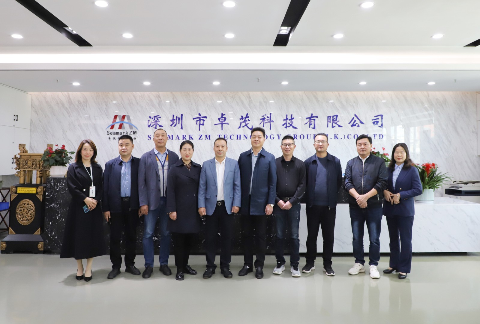 聞總與湖北省?？悼h政府副縣長(zhǎng)龔夫一行合影.jpg